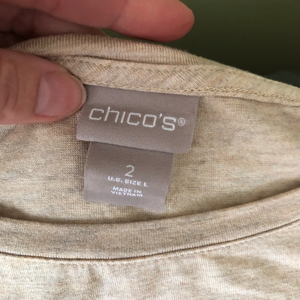 Preowned Chico’s Size 2 Soft Fancy T Shirt.
